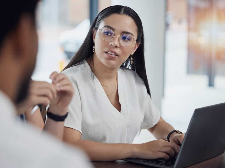 she troubleshoots issues in project management with her colleague at work