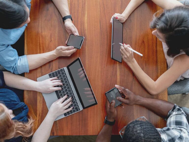 the best way to use slack as demonstrated by a team using the program on various devices