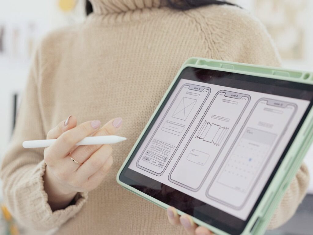 Demonstrating a good project structure while presenting prototypes of a mobile app project